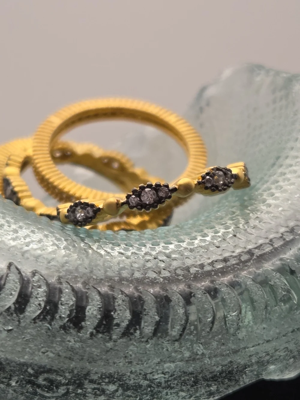 Frieda Rothman 5 Ring Stack. Gold -Tone Multi-Band Crystal Accent Women's Ring